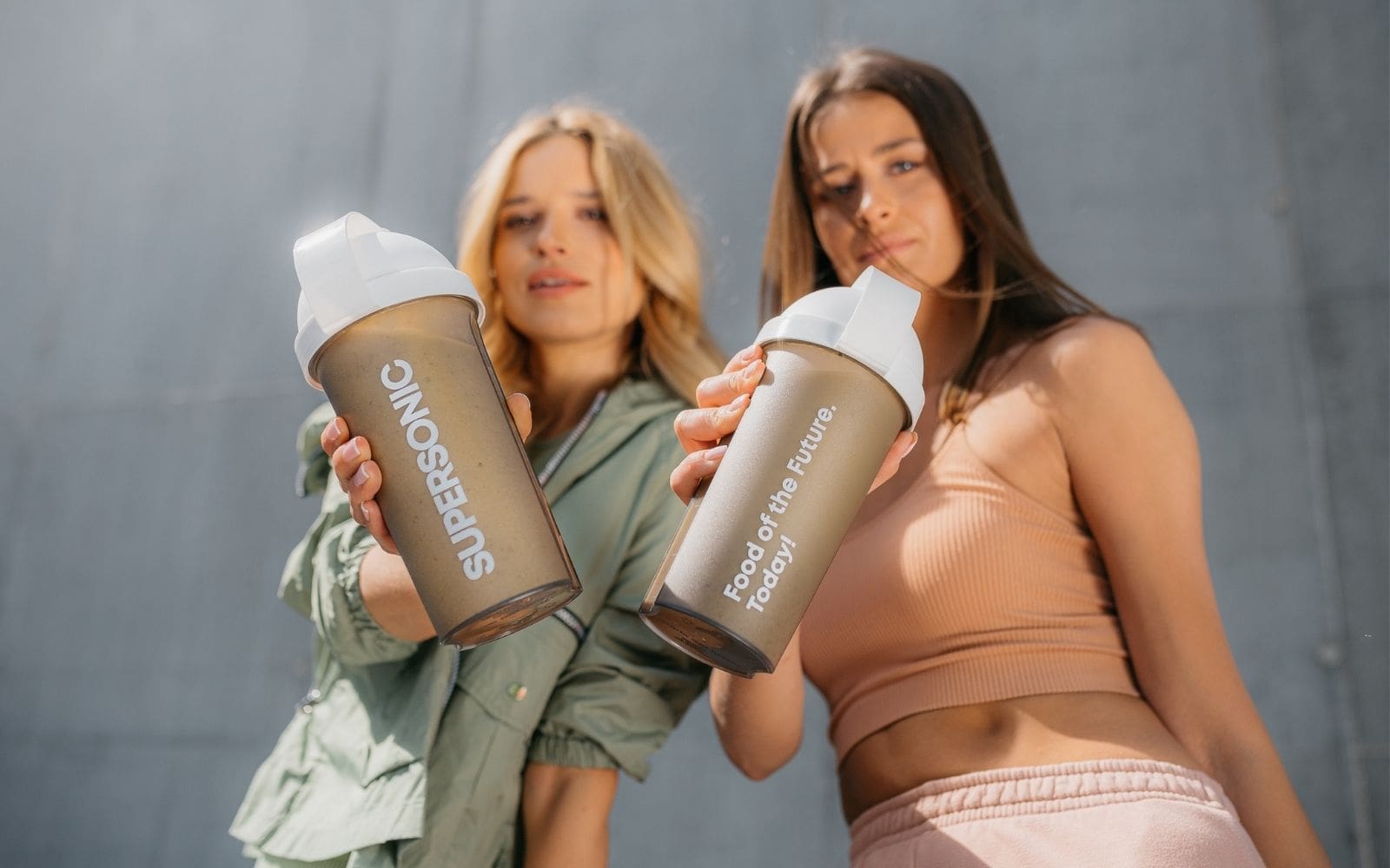 Porównanie: SUPERSONIC Food Powder PLUS vs. Natural Mojo