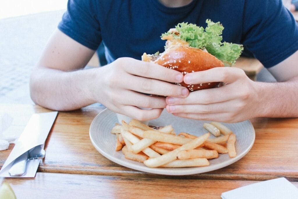 Diet for drivers. What to eat when you are on the road?